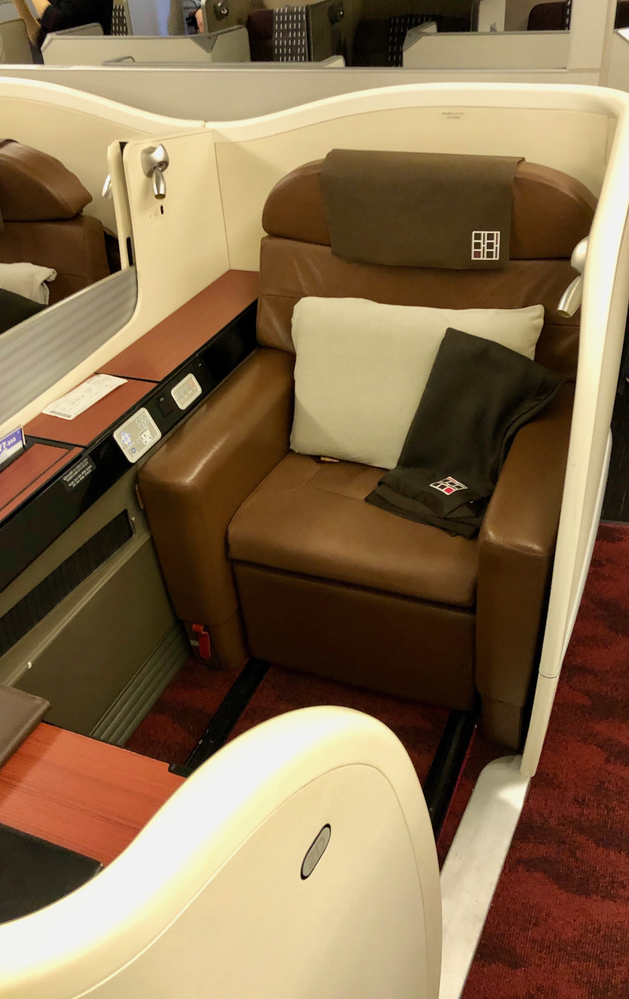 JAL First Class seat